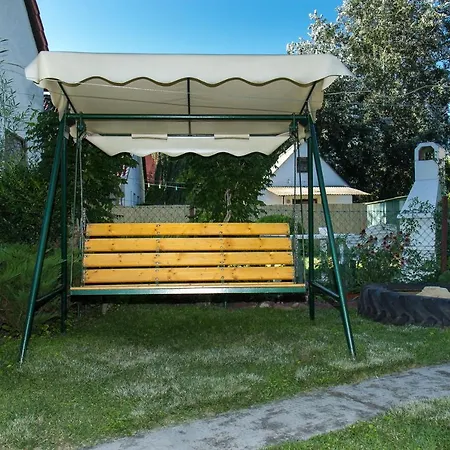 Familia Nyaralo 89 Daire *