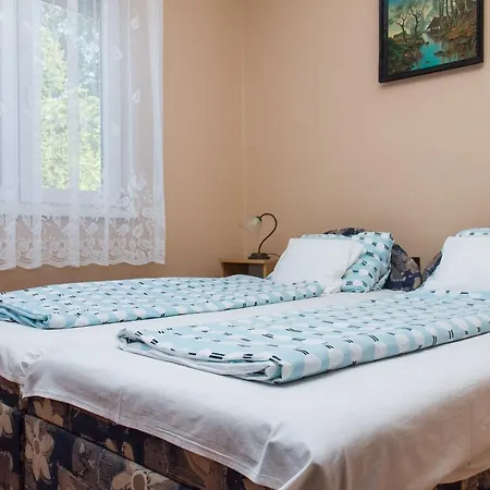 Familia Nyaralo 89 *