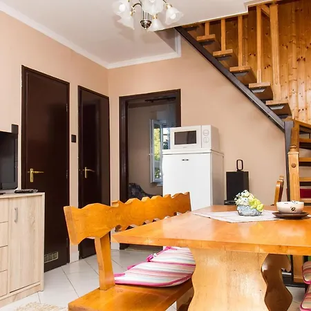 Familia Nyaralo 89 * Balatonfenyves